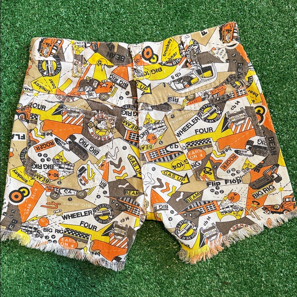 Rad & Rare 70s Vintage Big Rig CB Radio Slang Graphic Print Frayed Jean Shorts - Picture 6 of 14